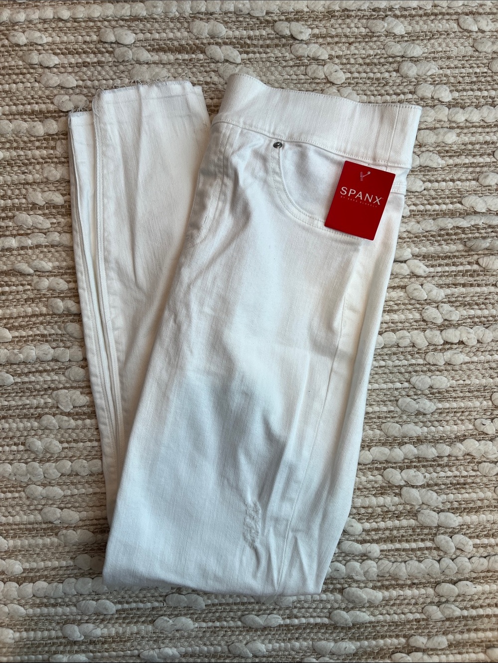 NWT-SPANX White Pull-On Skinny Jeggings with Branded Tag